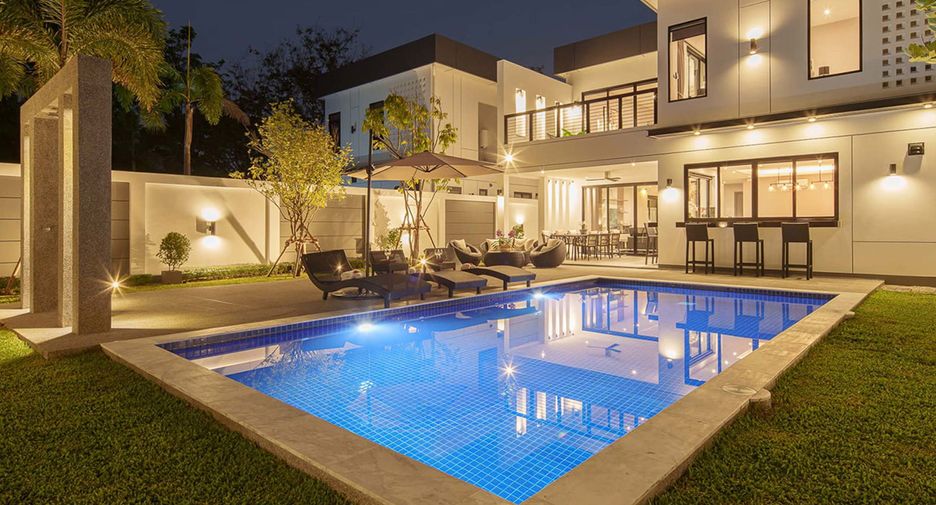 For sale 4 bedrooms house in Mueang Chiang Mai, Chiang Mai