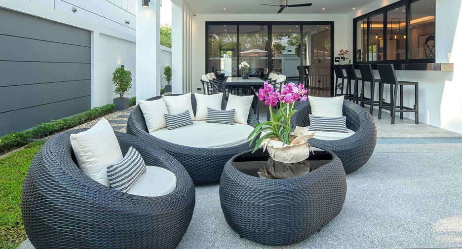 For sale 4 bedrooms house in Mueang Chiang Mai, Chiang Mai