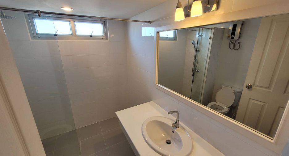 For rent 3 bedrooms condo in Watthana, Bangkok