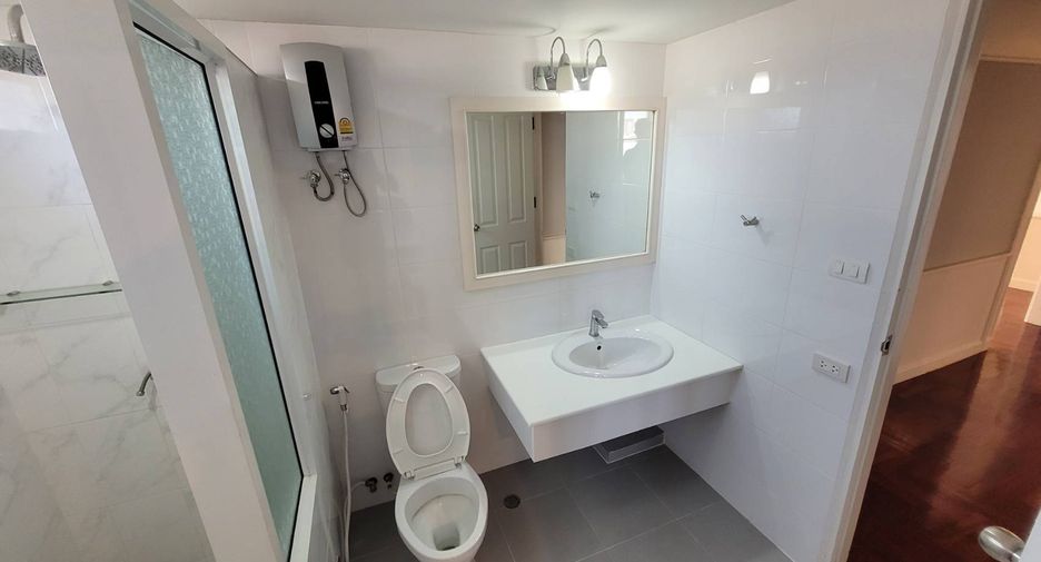 For rent 3 bedrooms condo in Watthana, Bangkok