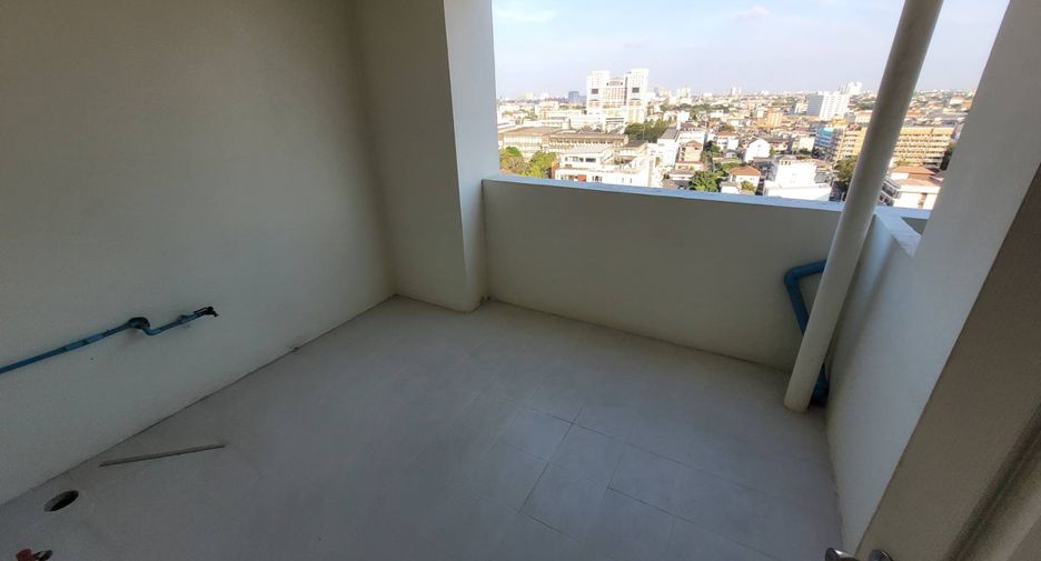 For rent 3 bedrooms condo in Watthana, Bangkok