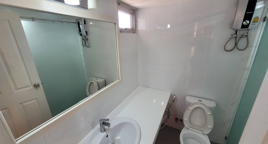 For rent 3 bedrooms condo in Watthana, Bangkok