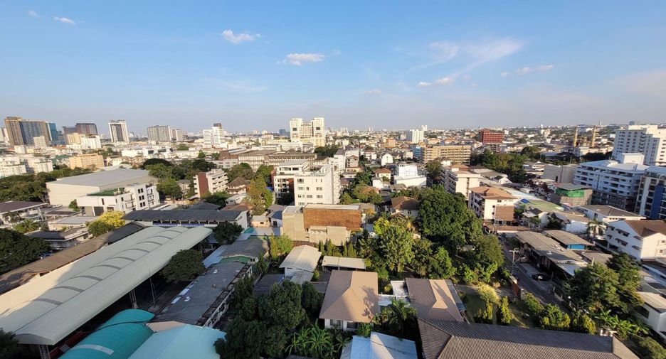 For rent 3 bedrooms condo in Watthana, Bangkok