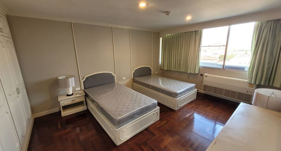 For rent 3 bedrooms condo in Watthana, Bangkok
