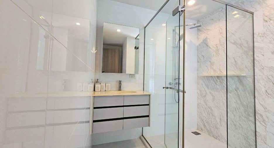 For rent and for sale 2 bedrooms condo in Watthana, Bangkok