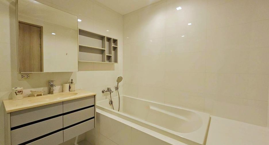 For rent and for sale 1 bed condo in Watthana, Bangkok