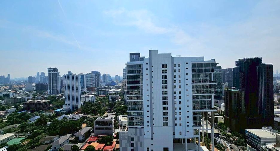 For rent and for sale 1 bed condo in Watthana, Bangkok