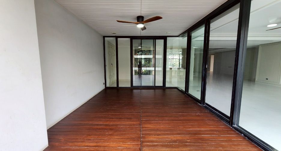 For rent 4 bedrooms condo in Watthana, Bangkok