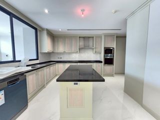 For rent 4 bedrooms condo in Watthana, Bangkok