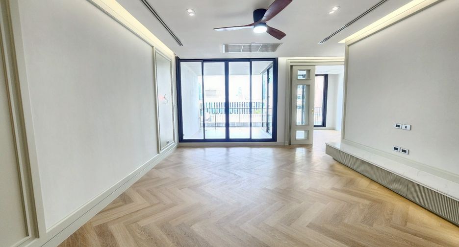 For rent 4 bedrooms condo in Watthana, Bangkok