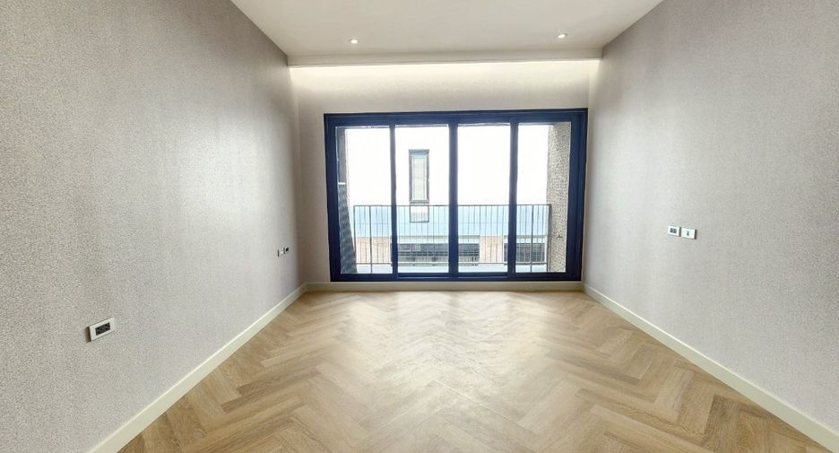 For rent 4 bedrooms condo in Watthana, Bangkok