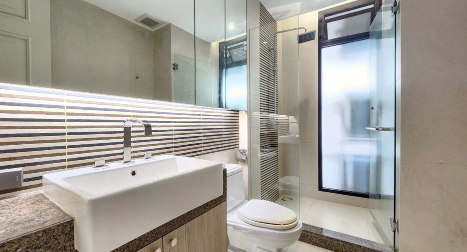 For rent 4 bedrooms condo in Watthana, Bangkok