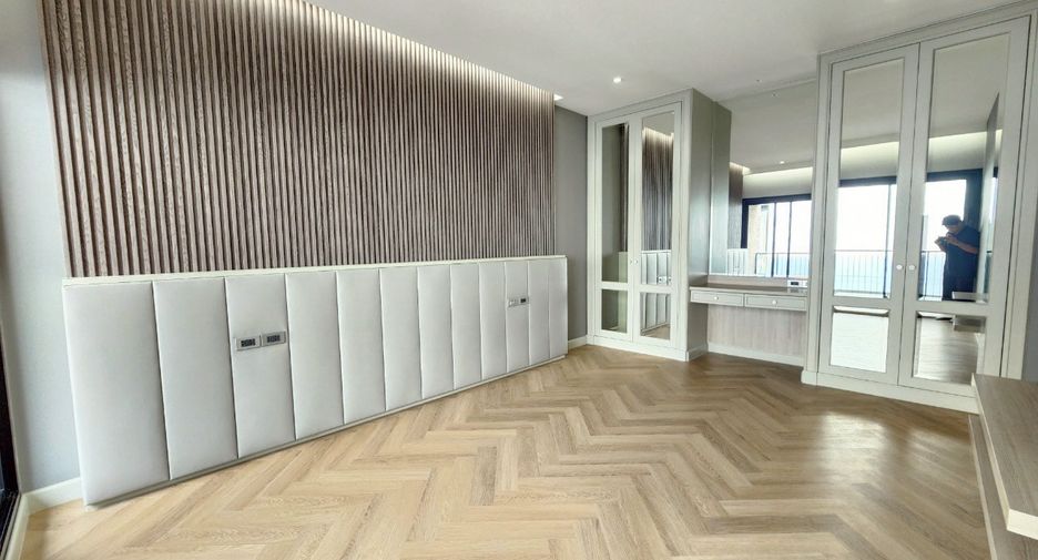 For rent 4 bedrooms condo in Watthana, Bangkok