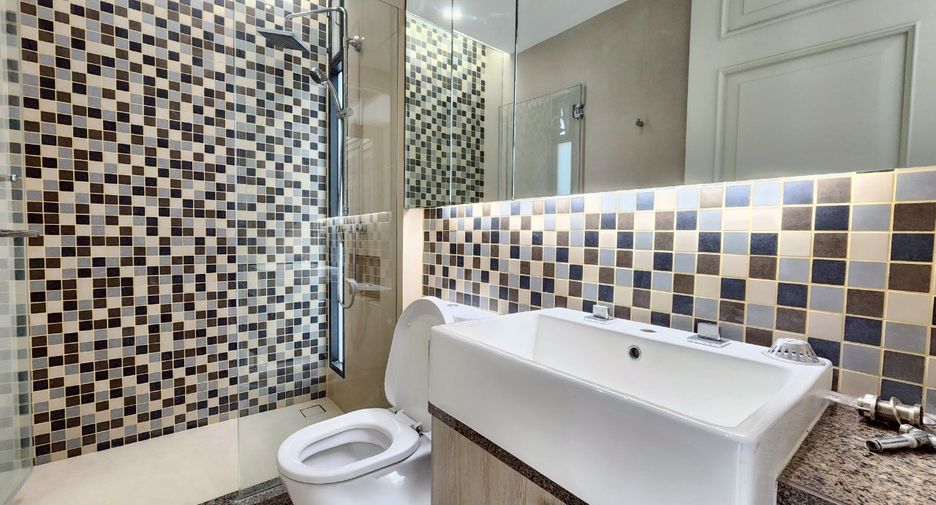 For rent 4 bedrooms condo in Watthana, Bangkok