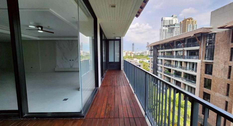 For rent 4 bedrooms condo in Watthana, Bangkok