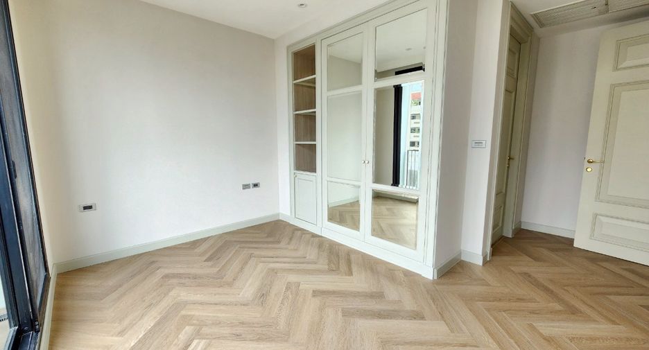 For rent 4 bedrooms condo in Watthana, Bangkok