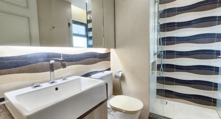 For rent 4 bedrooms condo in Watthana, Bangkok