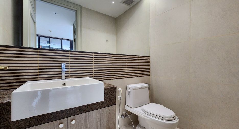 For rent 4 bedrooms condo in Watthana, Bangkok