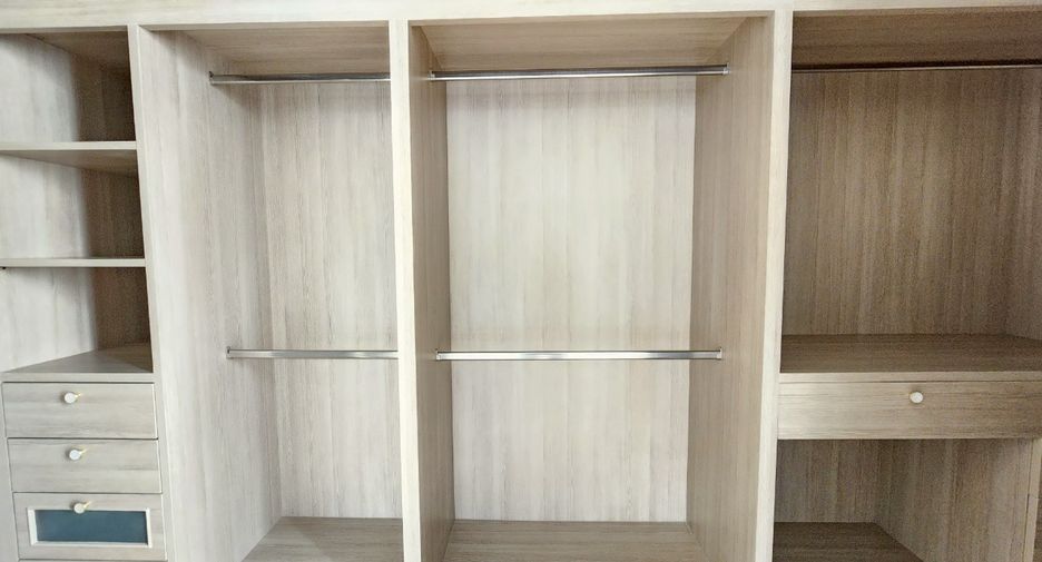 For rent 4 bedrooms condo in Watthana, Bangkok