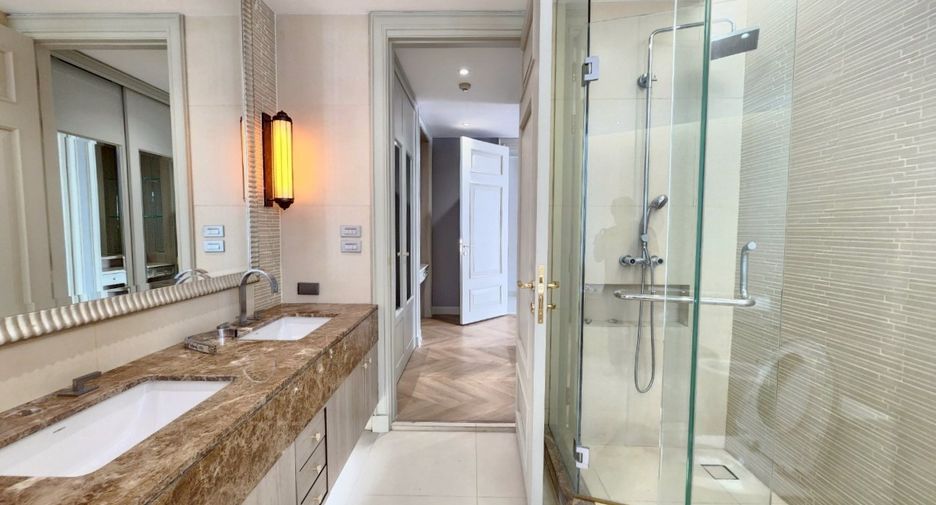For rent 4 bedrooms condo in Watthana, Bangkok