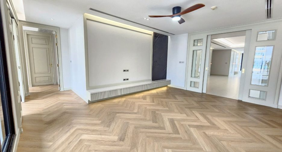 For rent 4 bedrooms condo in Watthana, Bangkok