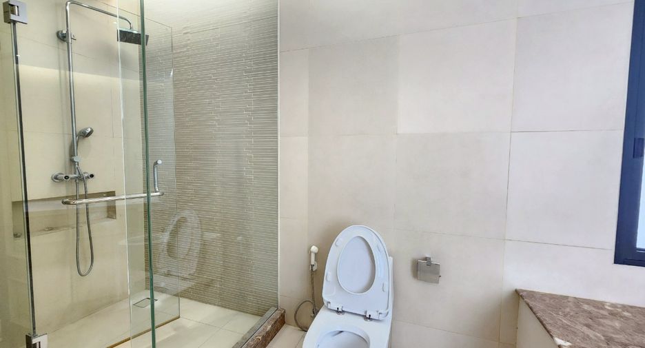 For rent 4 bedrooms condo in Watthana, Bangkok