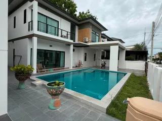 Villa zur Miete mit 8 Zimmer in Bang Lamung, Chonburi