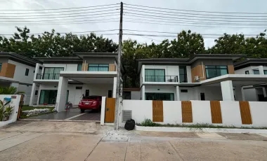 Villa zur Miete mit 8 Zimmer in Bang Lamung, Chonburi