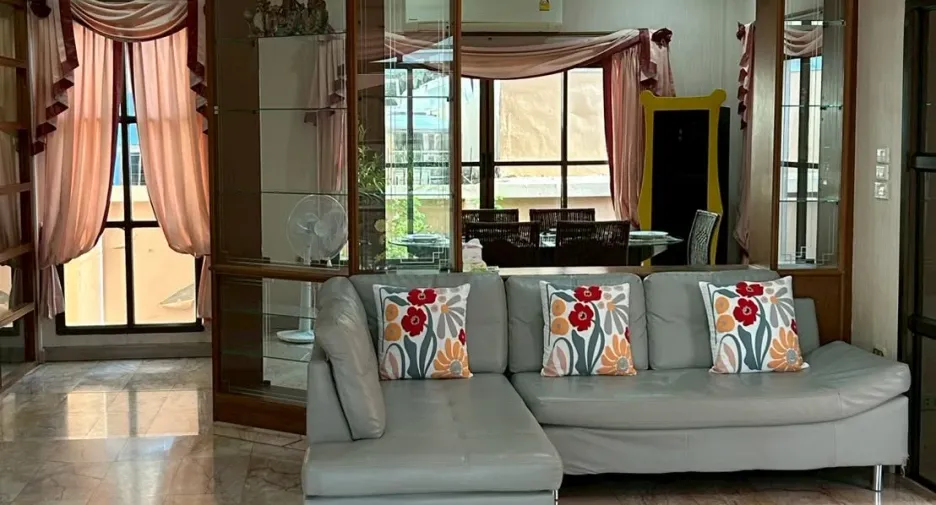 À louer 4 chambres maison à Bang Lamung, Chonburi