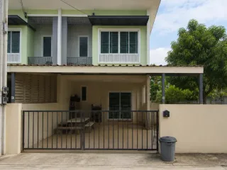 For sale 3 bedrooms townhouse in Pluak Daeng, Rayong