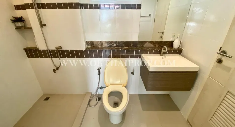 出售 3 卧室 独立屋 在 Mueang Pathum Thani, Pathum Thani