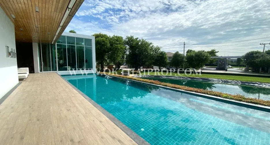 出售 4 卧室 独立屋 在 Mueang Pathum Thani, Pathum Thani