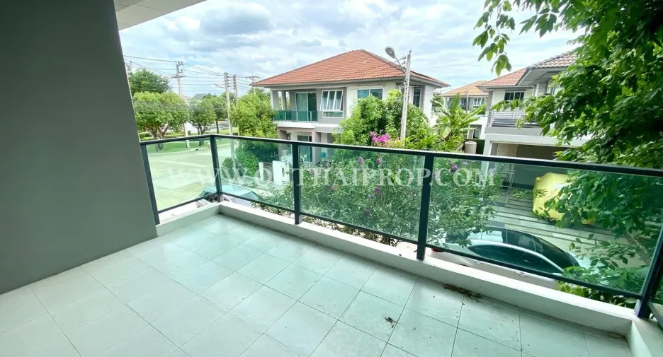 出售 4 卧室 独立屋 在 Mueang Pathum Thani, Pathum Thani