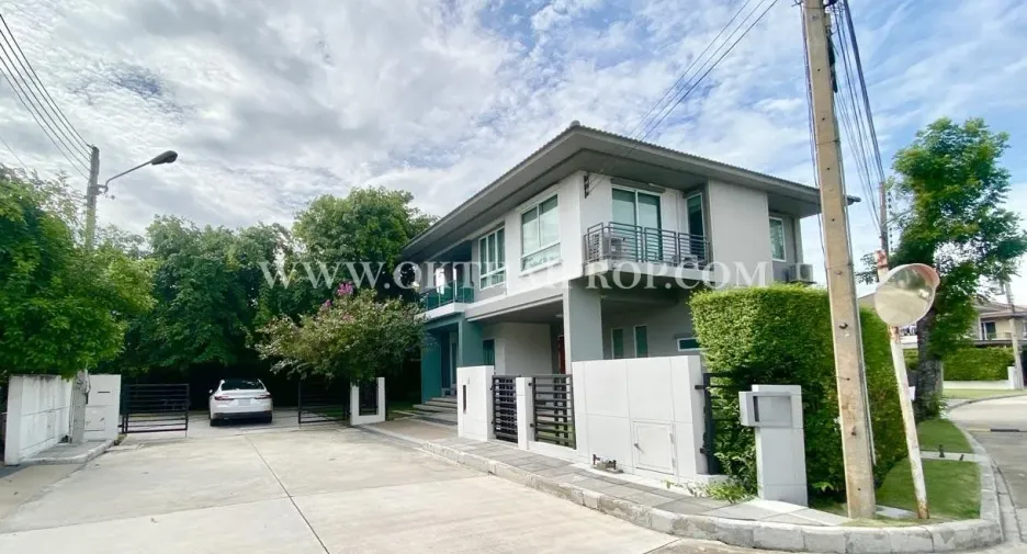 出售 4 卧室 独立屋 在 Mueang Pathum Thani, Pathum Thani