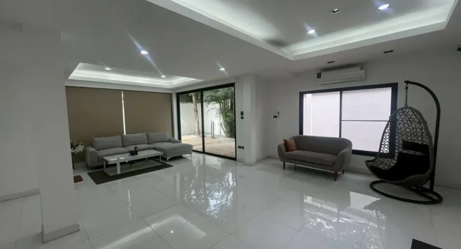 For sale 3 ベッドルーム house in Watthana, Bangkok