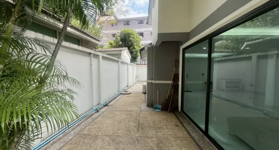 For sale 3 ベッドルーム house in Watthana, Bangkok