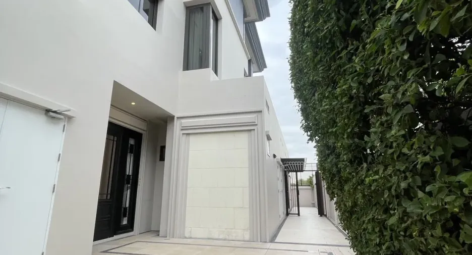 For sale 5 ベッドルーム house in Saphan Sung, Bangkok