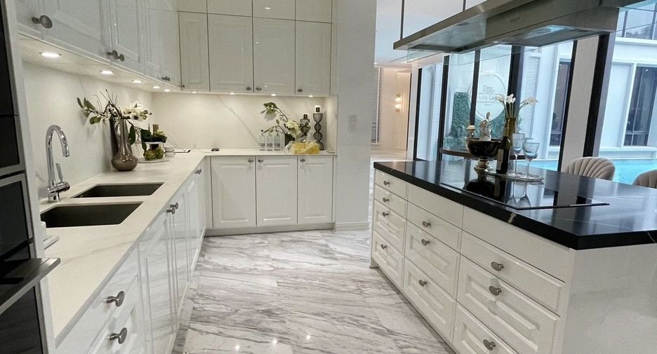 For sale 5 ベッドルーム house in Saphan Sung, Bangkok