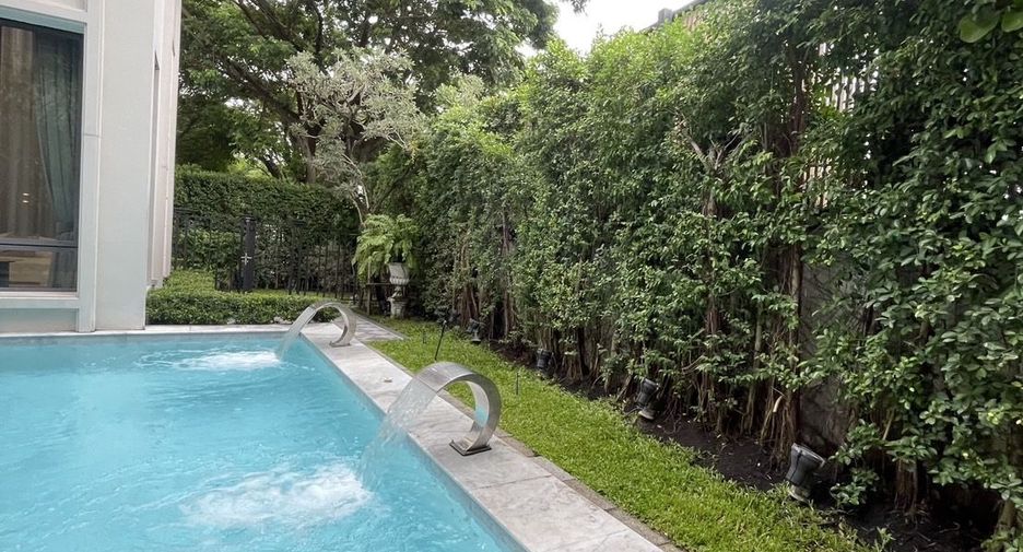 For sale 5 ベッドルーム house in Saphan Sung, Bangkok