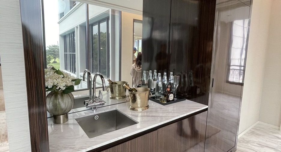 For sale 5 ベッドルーム house in Saphan Sung, Bangkok