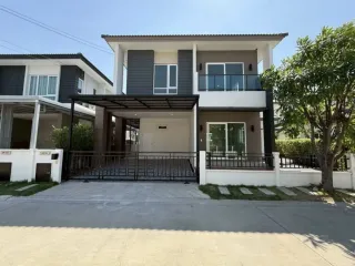 Casa en venta de 4 habitaciones en Phra Samut Chedi, Samut Prakan