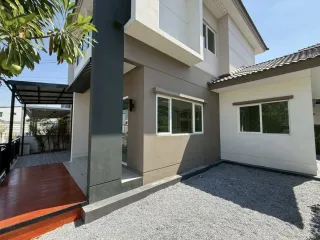 Casa en venta de 4 habitaciones en Phra Samut Chedi, Samut Prakan