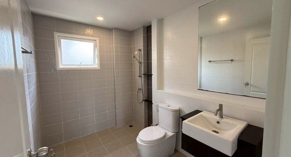 Haus zum Kauf mit 4 Zimmer in Phra Samut Chedi, Samut Prakan