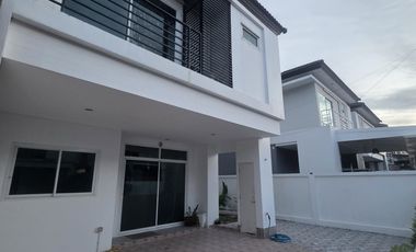 For rent 3 bedrooms townhouse in Mueang Phuket, Phuket