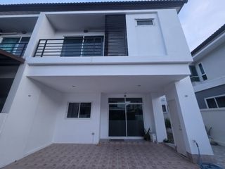 À louer 3 chambres maison de ville à Mueang Phuket, Phuket