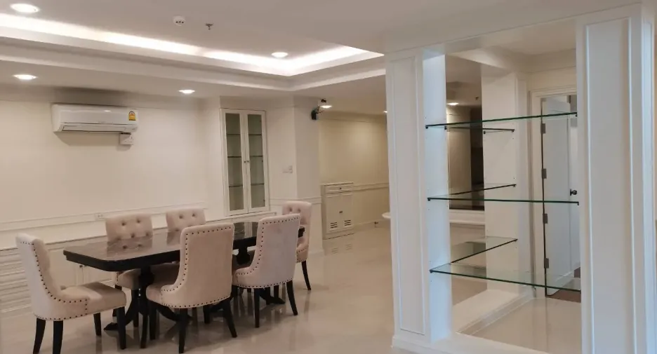 For rent 3 bedrooms condo in Khlong Toei, Bangkok