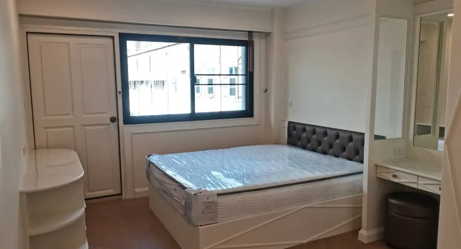 For rent 3 bedrooms condo in Khlong Toei, Bangkok