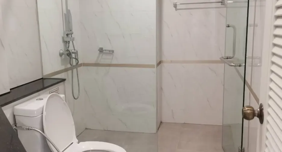 For rent 3 bedrooms condo in Khlong Toei, Bangkok