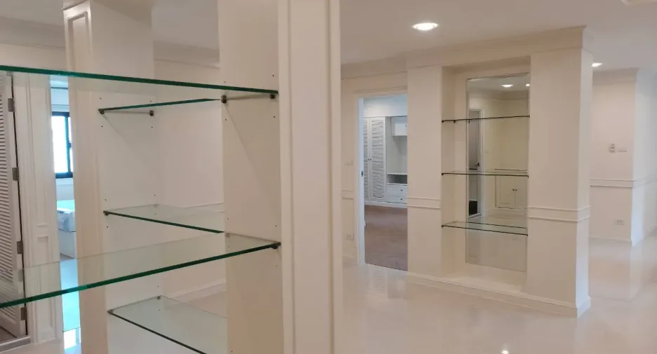 For rent 3 bedrooms condo in Khlong Toei, Bangkok