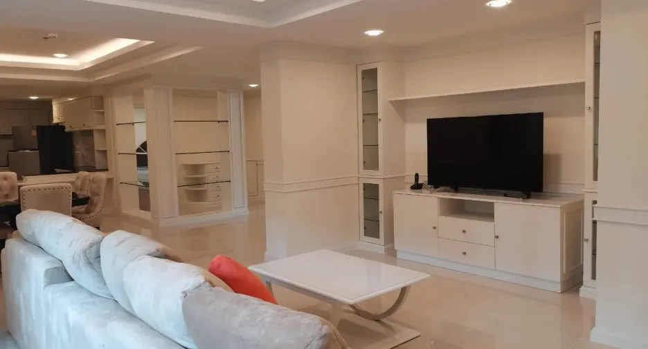 For rent 3 bedrooms condo in Khlong Toei, Bangkok